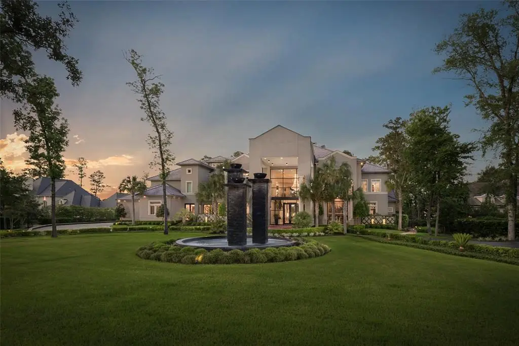 Theresa and Lamar Roemer's expansive estate in The Woodlands is on the market for $7 million. (All photos courtesy of Nan Properties.)