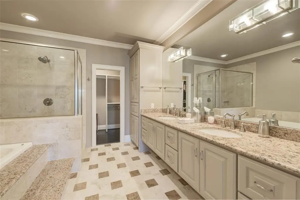 The guest suite comes with a private bath. 