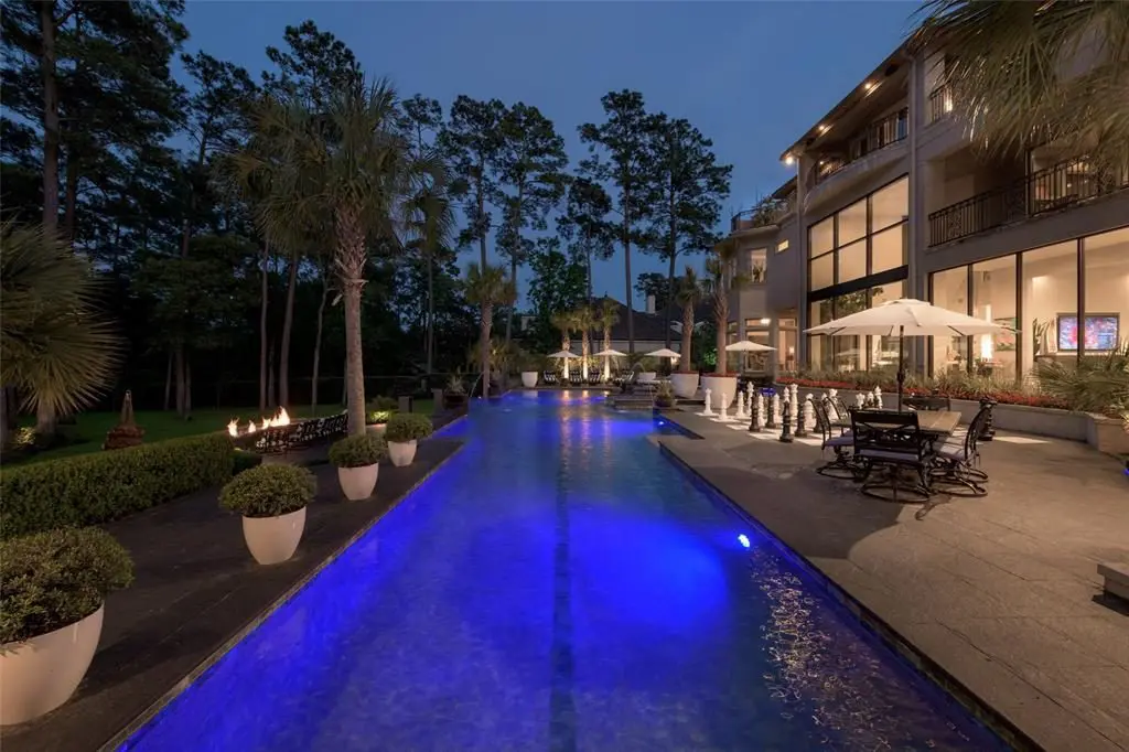 The mansion is breathtaking at night. 