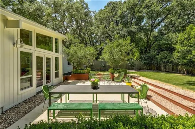 While the house may be small by the mega standards of today, 416 Ridgewood has a charming outdoor space.
