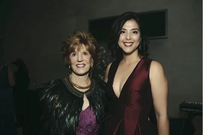 Donna Wilhelm, Lara Harrison