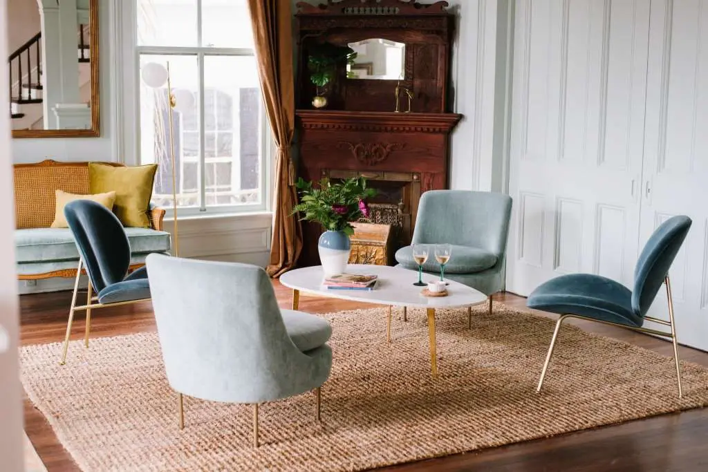 The parlor is a place of relaxation, blue hues paired with rich warm tones. 