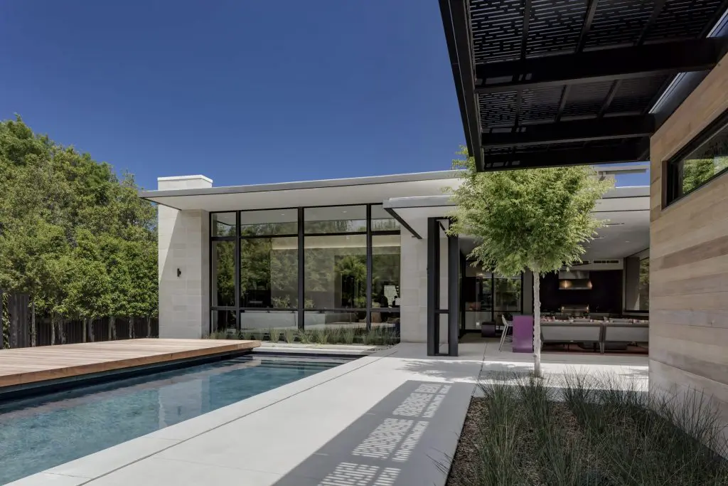 Surrey Circle. Photo by Charles Davis Smith, FAIA, Courtesy of Bernbaum-Magadini Architects.
