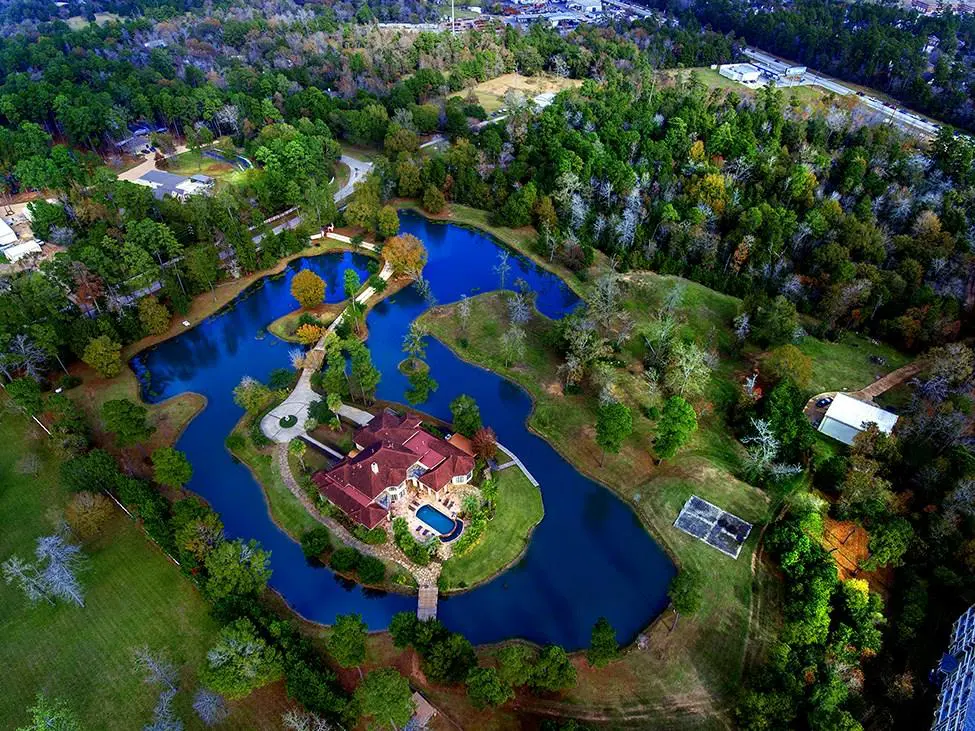 Texas’ Own Private Island Home Brings Supreme Privacy and a $3.1 Million Price Tag: A Secret Secluded Paradise?