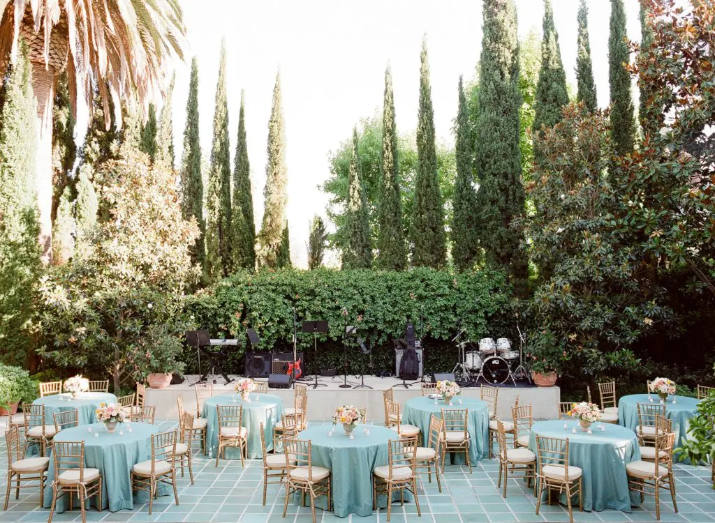 The property’s lush gardens remained a focal point of the decor. (Photo by Jose Villa)