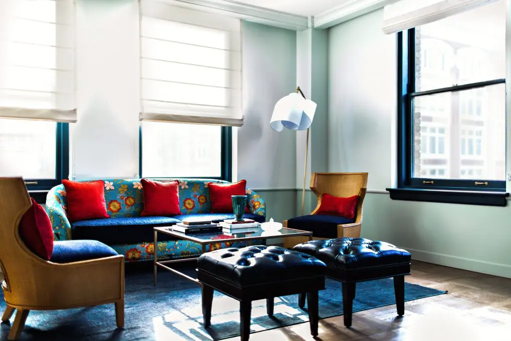 The sitting area in a corner suite