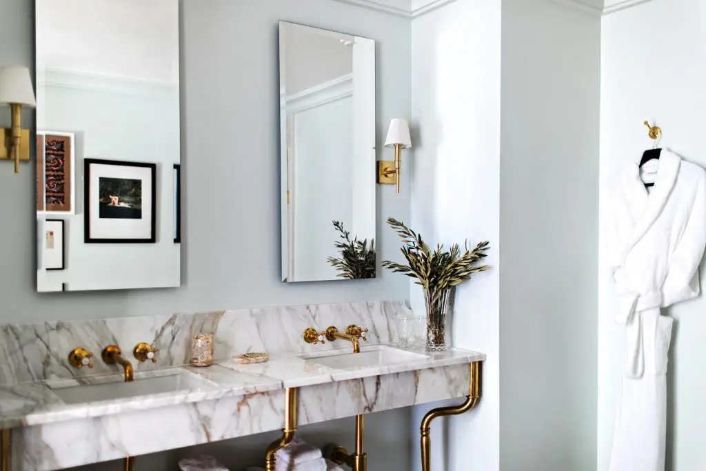 Bathroom details in a corner suite