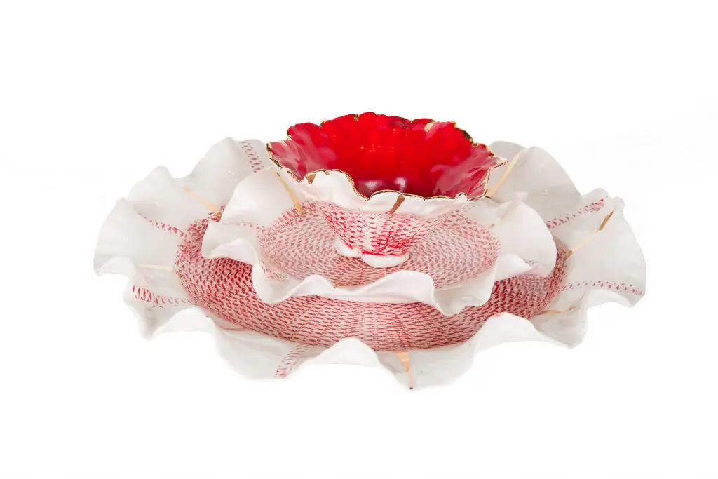 Delicate nesting bowls