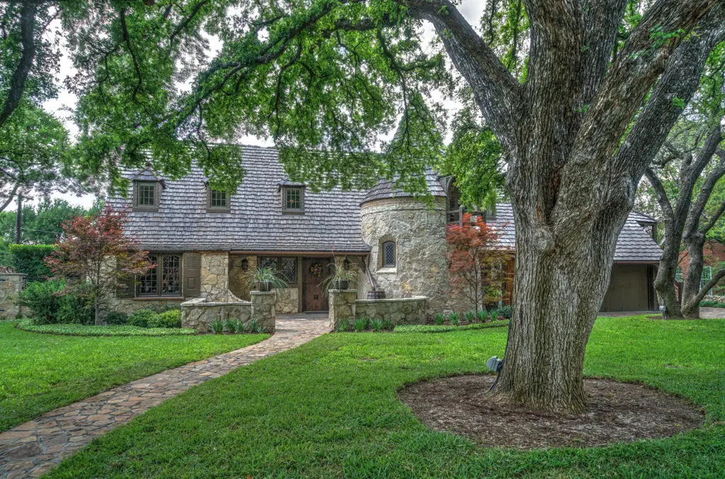 Dilbeck-designed house in Fort Worth. Photo by Carolyn Brown.