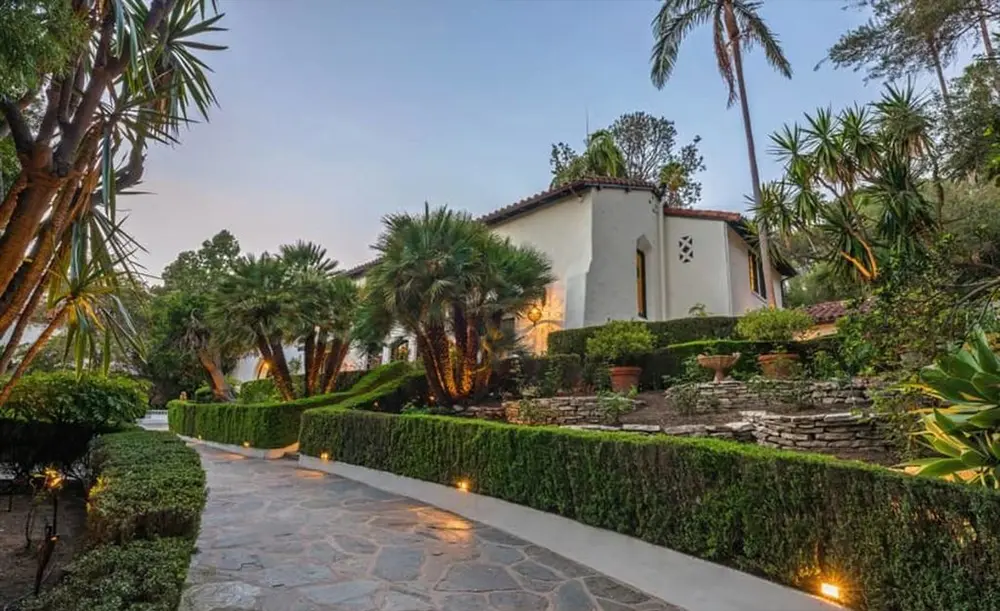 Parsons has famous neighbors like Jesse Tyler and Kirstie Alley. 