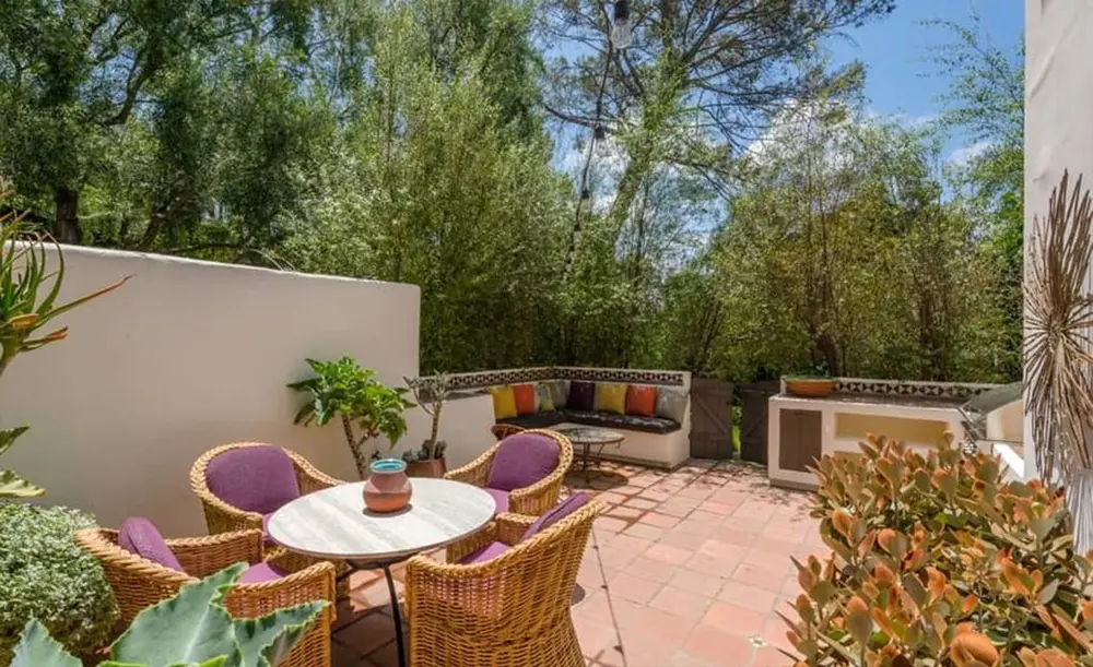 The terrace is ideal for entertaining outdoors. 