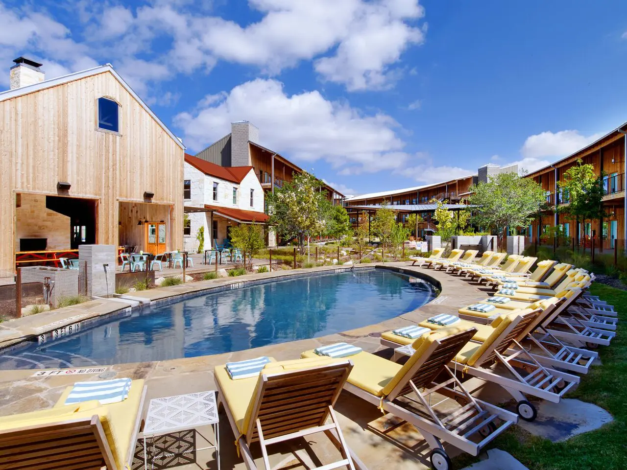 lone star court pool