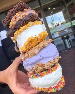 The nitrogen ice cream at Creamistry can fit in between daily made fudge brownies or even cereal cookies. 