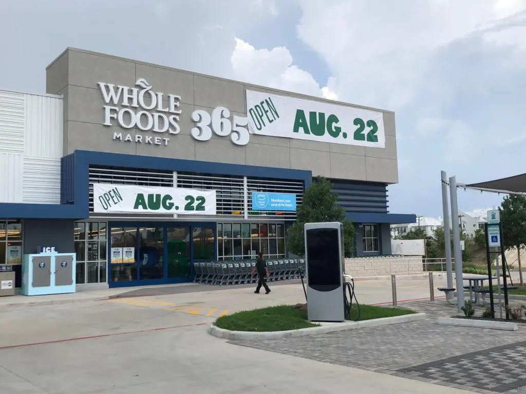 Houston's new Whole Foods 365 opens at the intersection of Yale and North Loop West. 