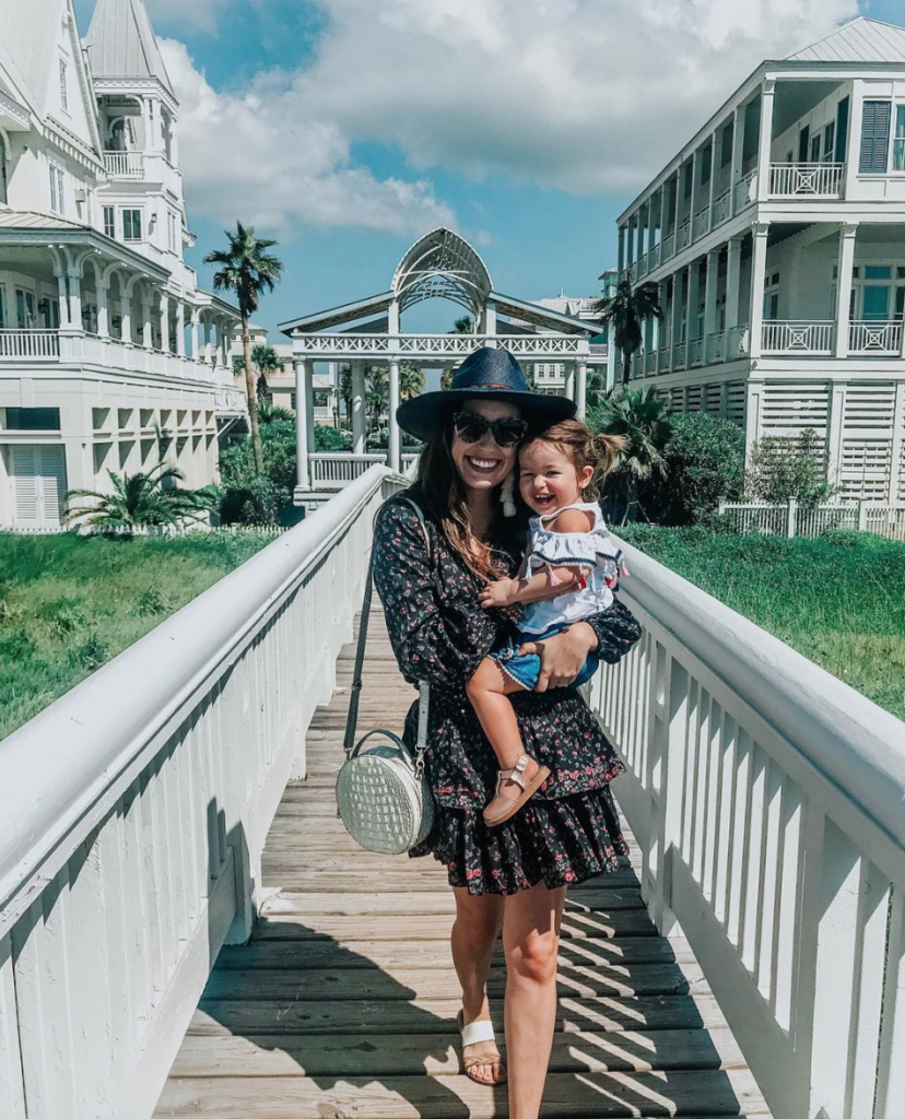 Dallas blogger Alice Kerley doesn't give up on style in the summer.