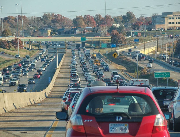 Austin Road Rage Incident Dissolves Into a Hilarious Kick Fight: Passerby’s Video Goes Viral Thanks to World’s Most Pathetic Highway Warriors