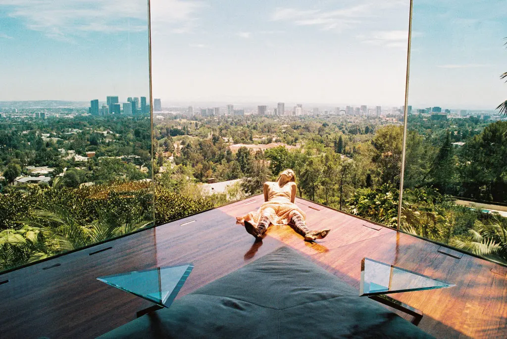 Retractable glass reveals expansive views of the city.  (Photo by Enmi Yang )