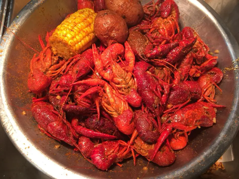 Shepherd and Martin hit up Mike's Seafood for Vietnamese crawfish. 