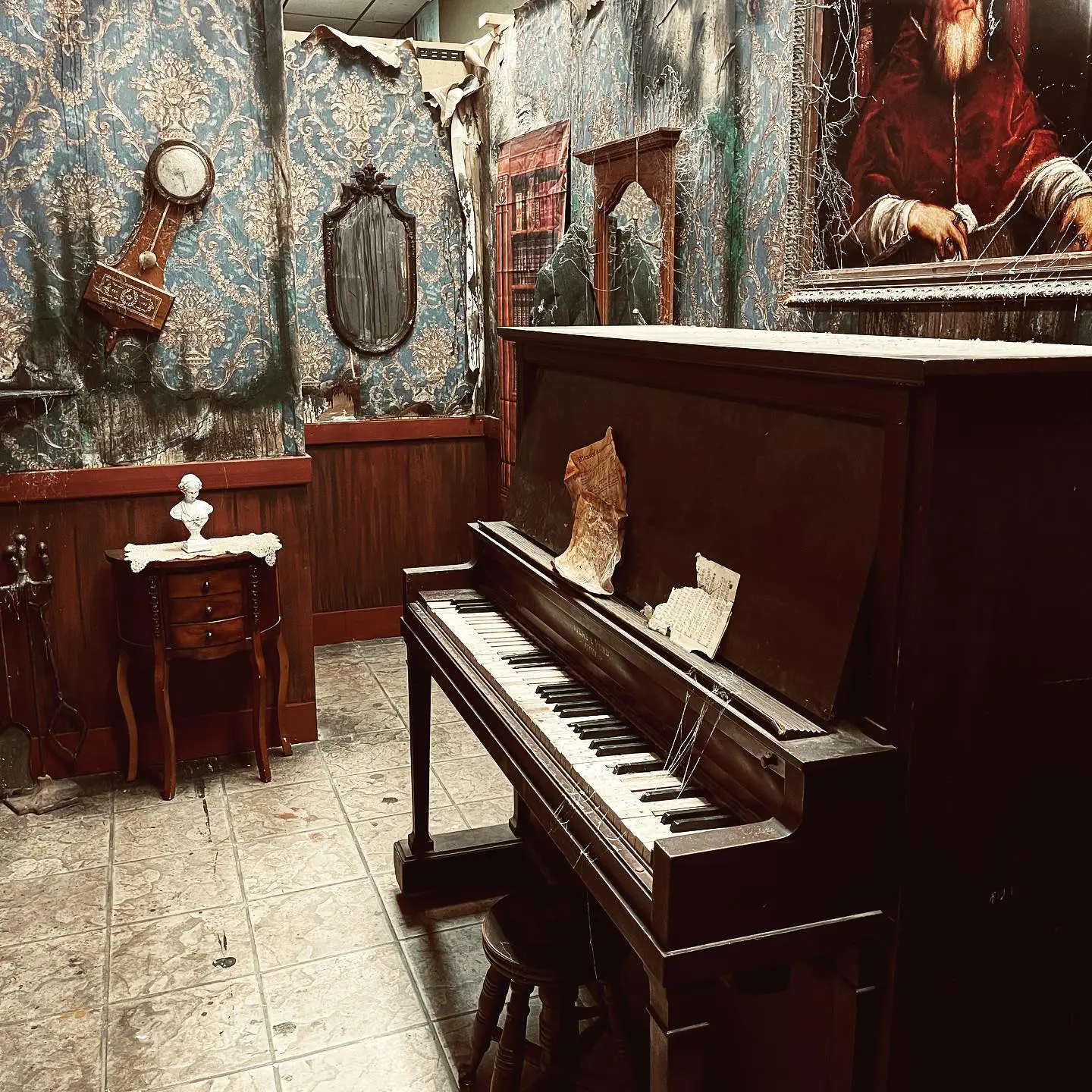 Moxley Manor Haunted House