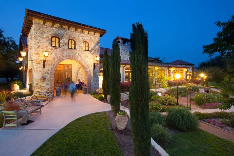 Trattoria Lisina sits on a scenic vineyard. (Photo via Facebook)