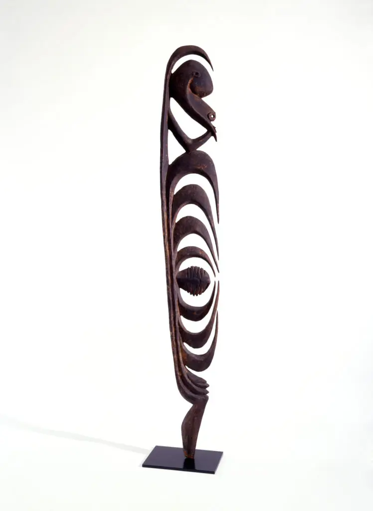 Alambak, Yimas, or neighboring peoples' "Figure (Yipwon) with Satchel (not pictured)," 20th century (The Menil Collection, Houston, Gift of J.J. Klejman. Photo Hickey-Robertson)