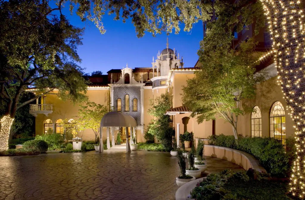The Rosewood Mansion on Turtle Creek is the perfect venue for starting out 12 days of cocktailing.