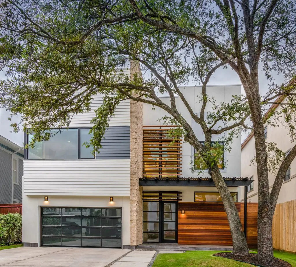 Hyde Park's 1214 West Drew home has a charming multimedia exterior. 