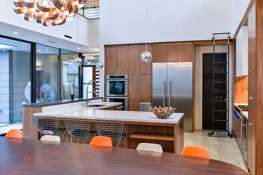 This sleek modern home at 2212 Colquitt is in the heart of Houston, minutes from St. Thomas University. 
