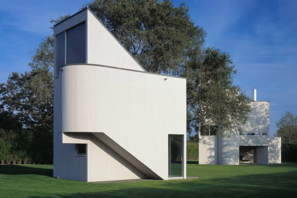 Gwathmey House, Amagansett, New York, Gwathmey Siegel & Associates Architects, 1967. (Photo Scott Frances/Esto)  A member of a group of New York-based modernist architects known as The Five, Gwathmey's inventively geometric home for his parents, shown here, but him on the map when he was a 20-something Yale grad. 