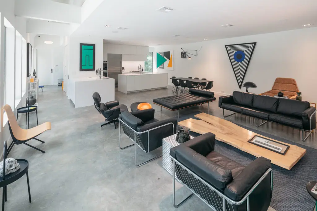 8913 Friendship, JT ARC Studio