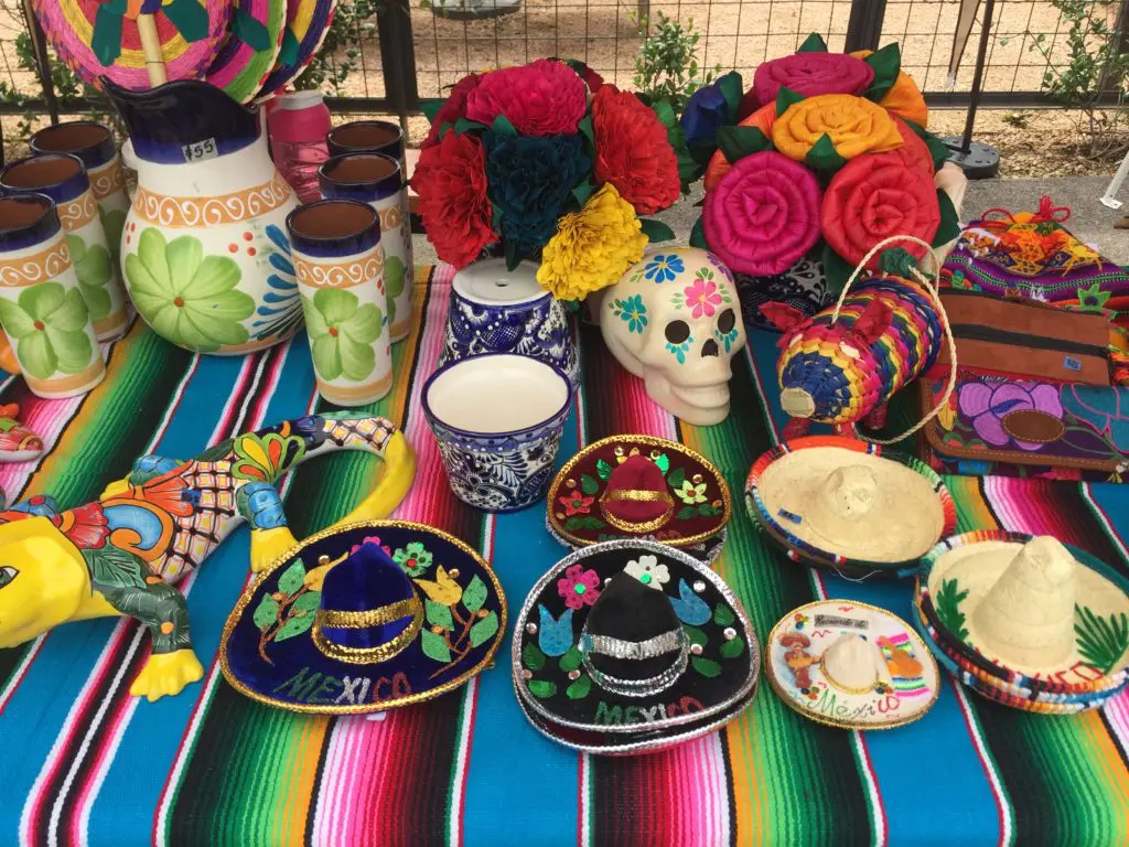 FM Kitchen and Bar becomes a street market every Friday with participants including Artesanias Mexicanas.