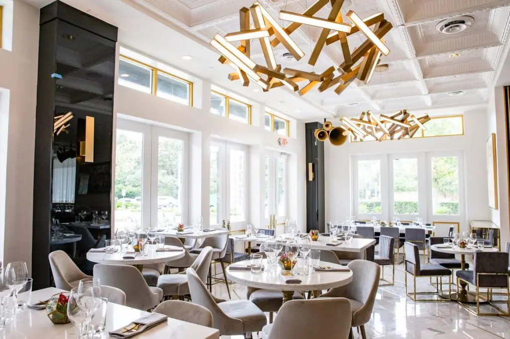 Bisou opened to fanfare this Monday. 