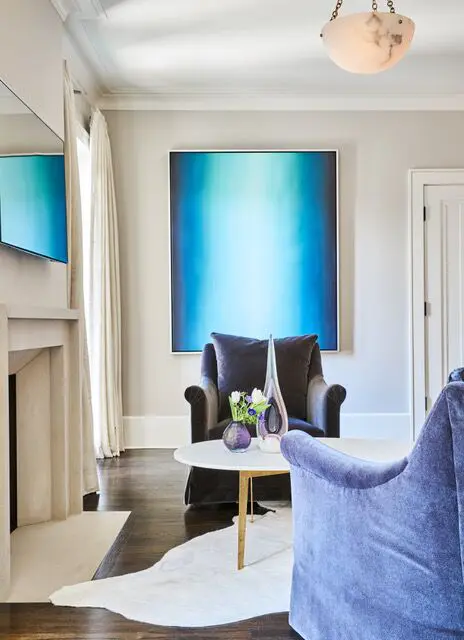 The neutral palette opens up the space with a delicate energy. 