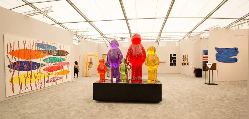 Art Basel Miami is quite the stage. (@artbasel).