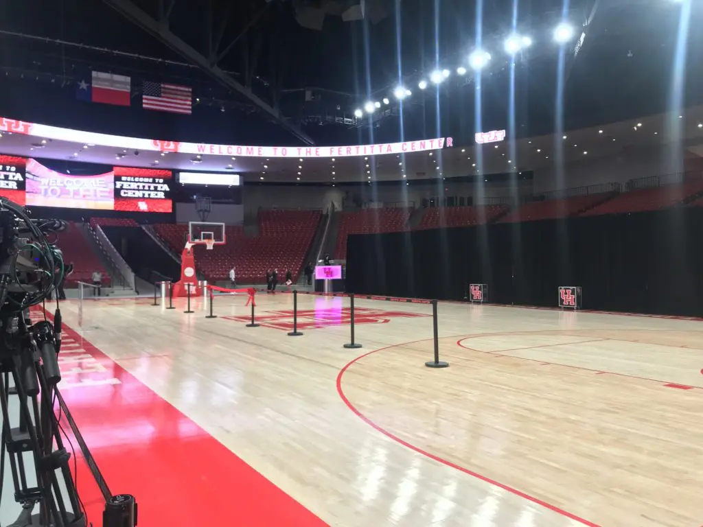The Fertitta Center court is quite the stage. (Photo by Chris Baldwin.)