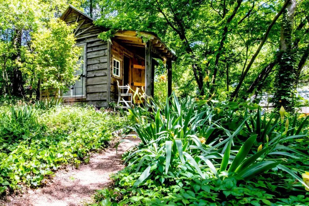 This cabin is the quintessential Dallas getaway, perfect for cozying up with a cup of coffee or a loved one. 