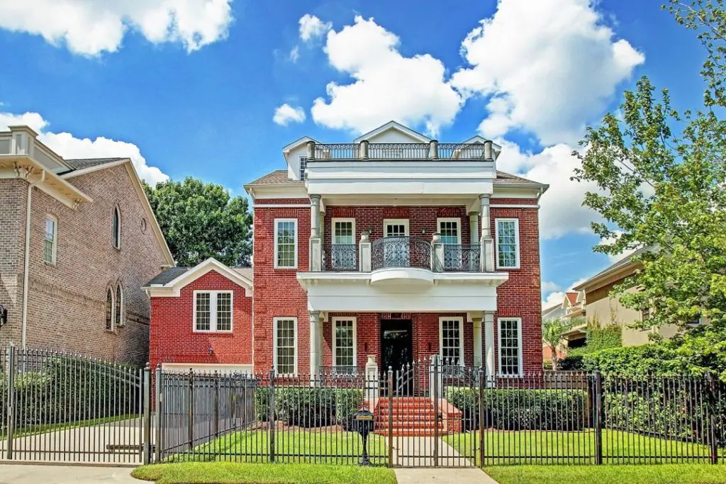 747 Beverly is the newest home on the tour, but it still pays homage to the past. 