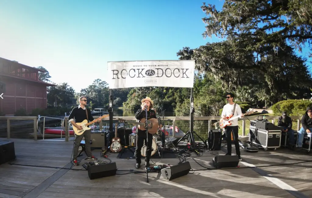 Music by the dock of the bay. (Photo by Bonjwing Lee)