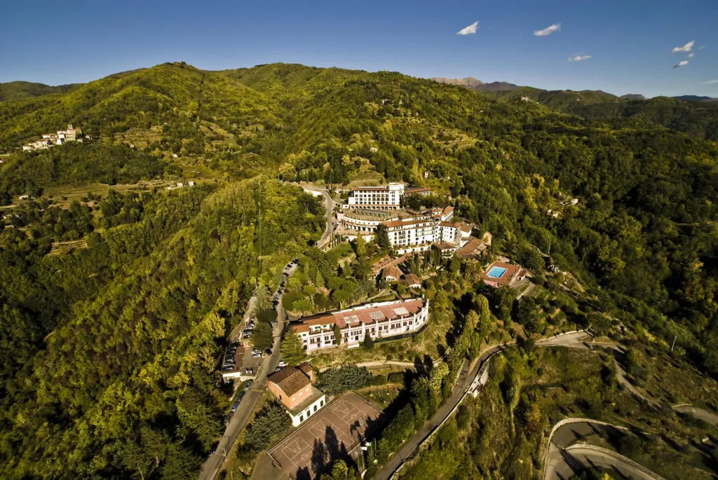 The Renaissance Tuscany is in one of the world's most striking locales.