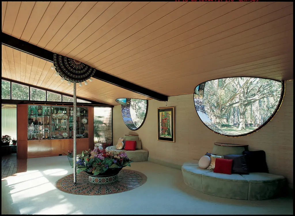 The distinctive oculus windows of the Durst-Gee House lend a sci-fi quality to this domicile. 