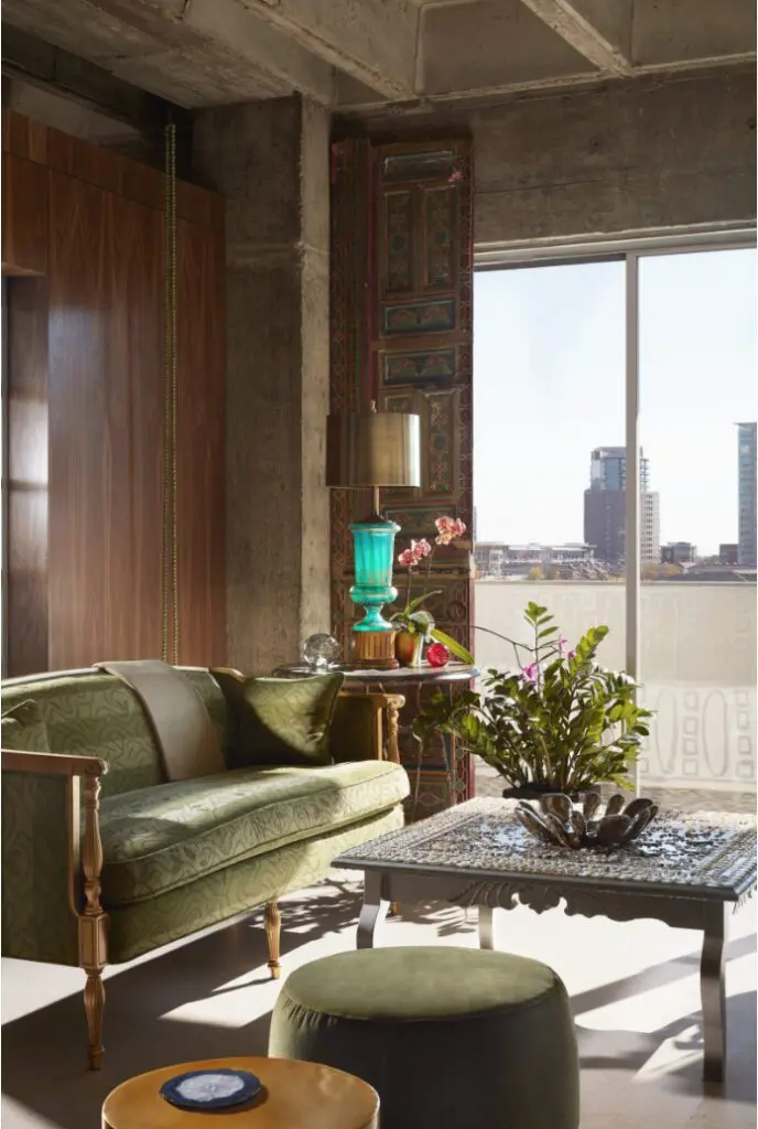 Artist Pam Nelson's apartment was architect George Dahl's former studio. (Photo by Lisa Petrole.)