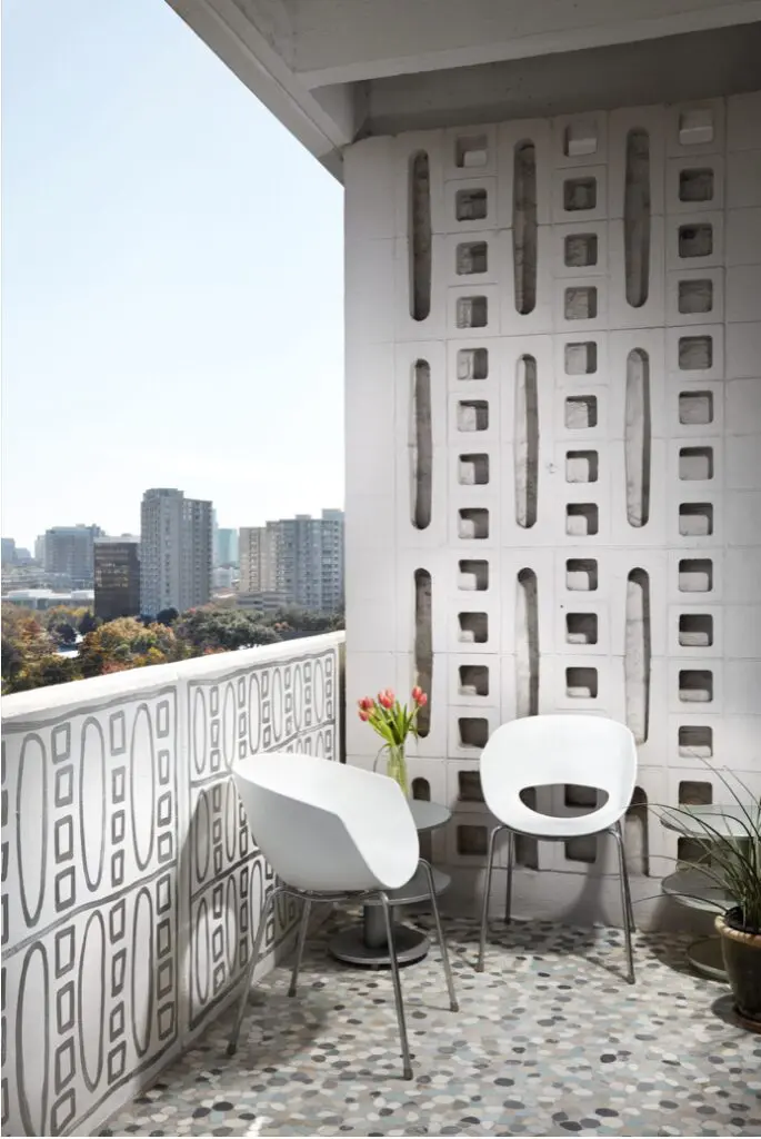 View over Turtle Creek. Artist Pam Nelson's apartment was architect George Dahl's former studio. Bentley Tibbs did the interior design. (Photo by Lisa Petrole.)