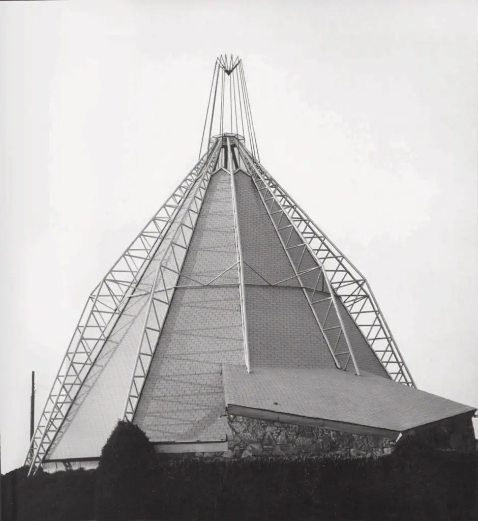 The Hopewell Baptist Church, Edmond, Oklahoma, 1951, took the Native-American teepee form as inspiration. (Photo Arn Henderson)