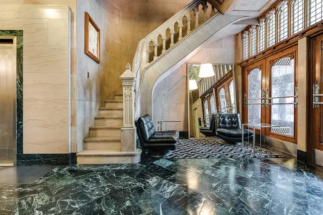 Jay Cantrell gives an in-depth glimpse into the Kirby Building in downtown Dallas. 