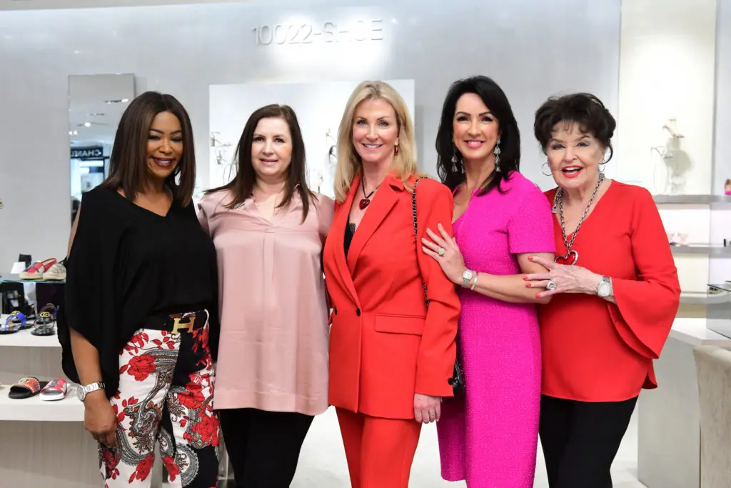 Hostesses Deborah Duncan, Sylvia Forsythe, Kim Moody, Alicia Smith, Warner Roberts  (Photo by Daniel Ortiz)