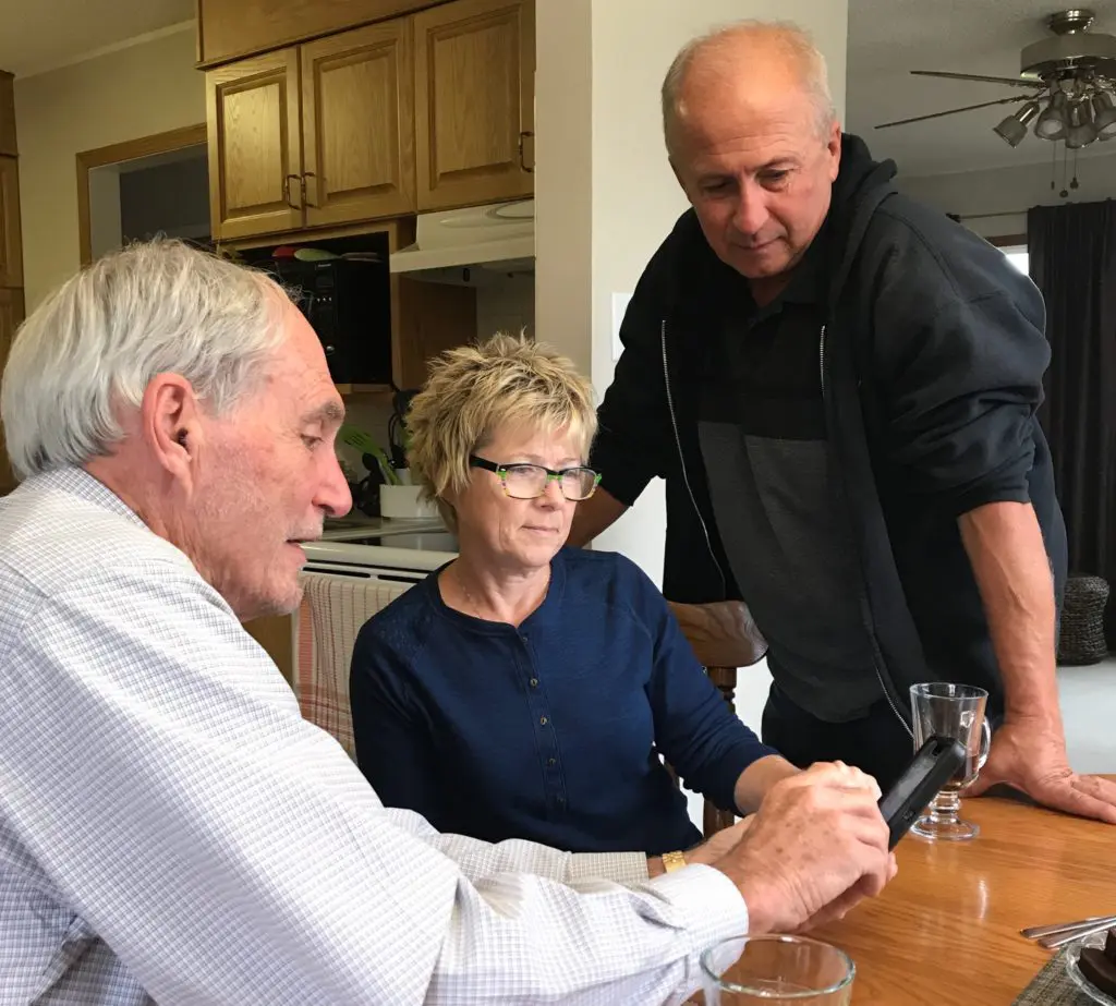 John sharing stories with Darrell and Brenda Poletz. (Photo by Mary Margaret Hansen )