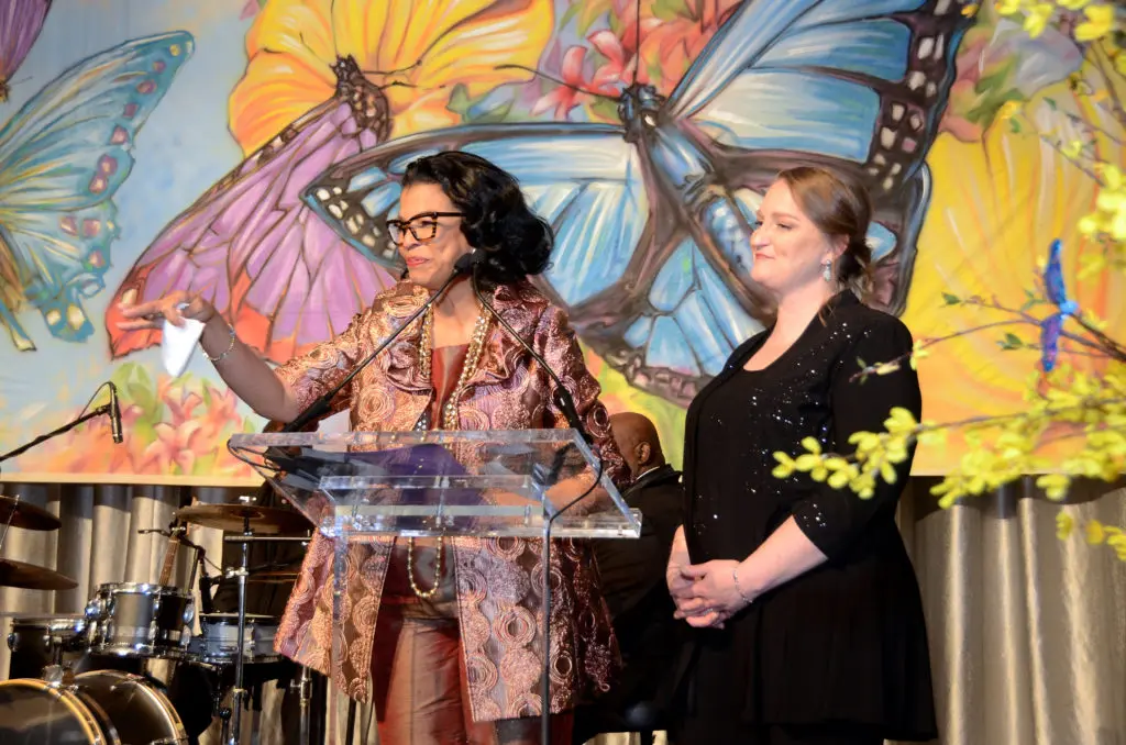 Cynthia Clay Briggs, Lisa Descant at the Communities in Schools annual dinner at The Post Oak Hotel (Photo by Roswitha Vogler)