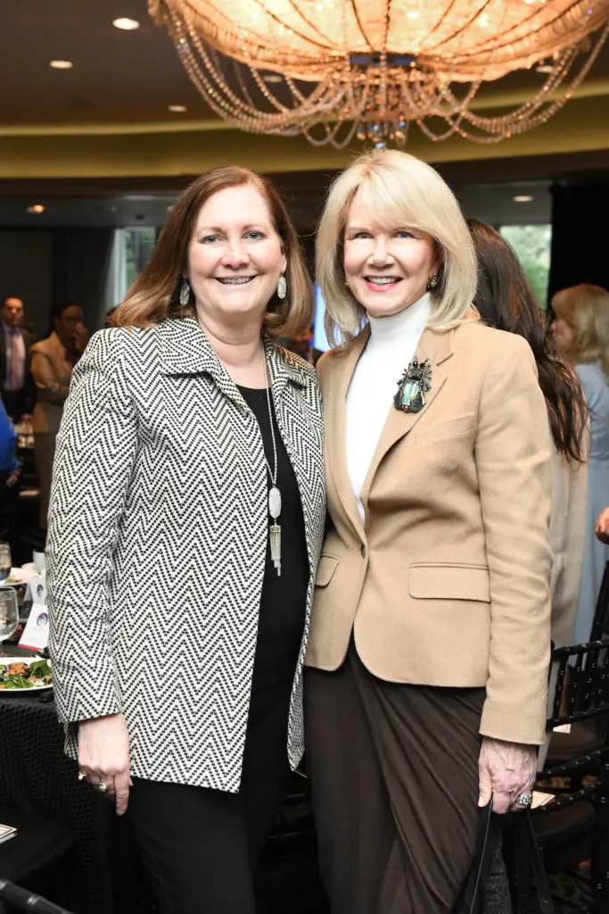 Diane Englet and Suzan Deison  at El Centro  de Corazón luncheon (Photo by Daniel Ortiz)