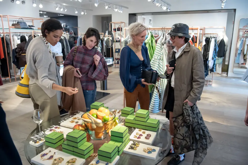Some post-lunch shopping with Jessica Nowitzki, Robyn Siegel and Zoe Bonnette (Photo by Photographer: Bruno, Snap The Picture)