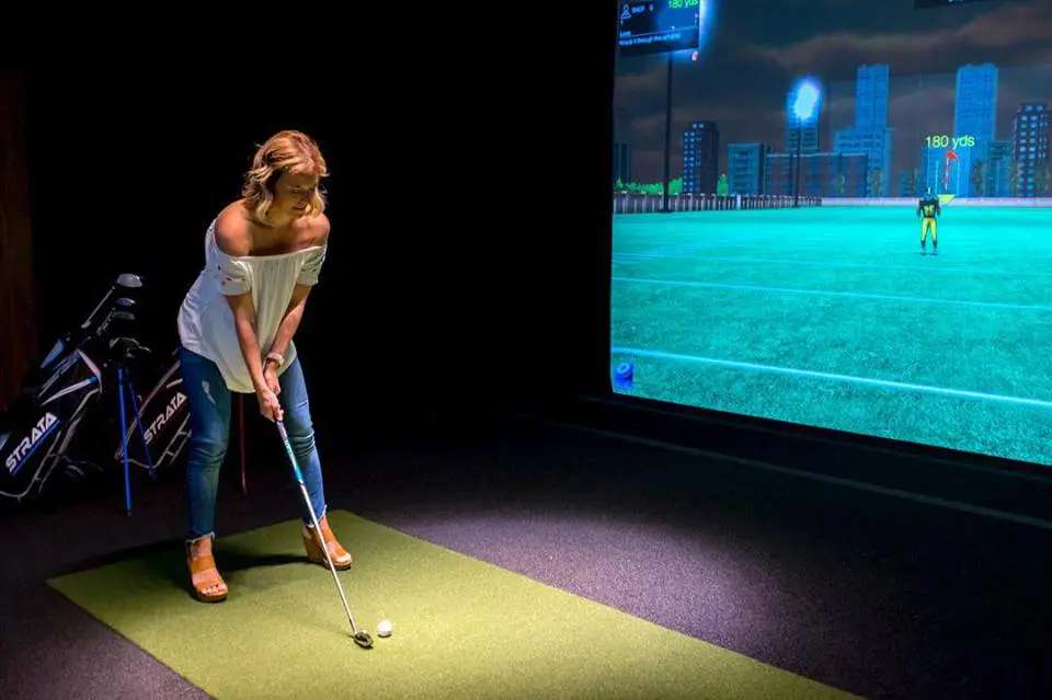 loft18 woman playing